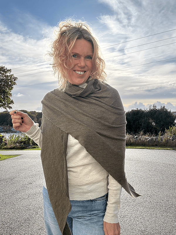 1063 Sjal Curling, Capers Melange, Merino