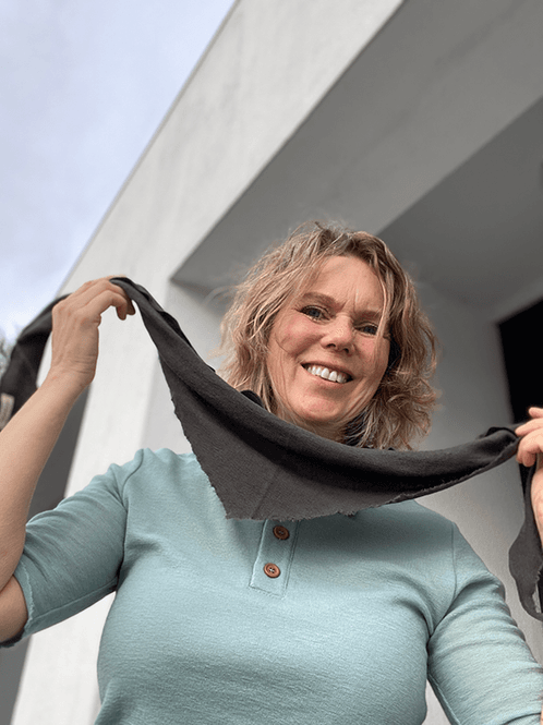 Hovedbilde 1040 TriangelSkjerf (S), Black Coffee, Merino