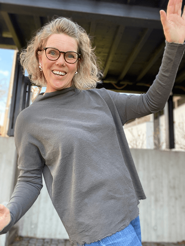 4025 Genser, Black Coffee, Merino