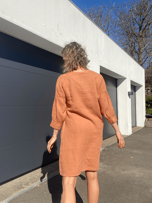 12029 Kjole, Pecan Brown, Lin Tynn